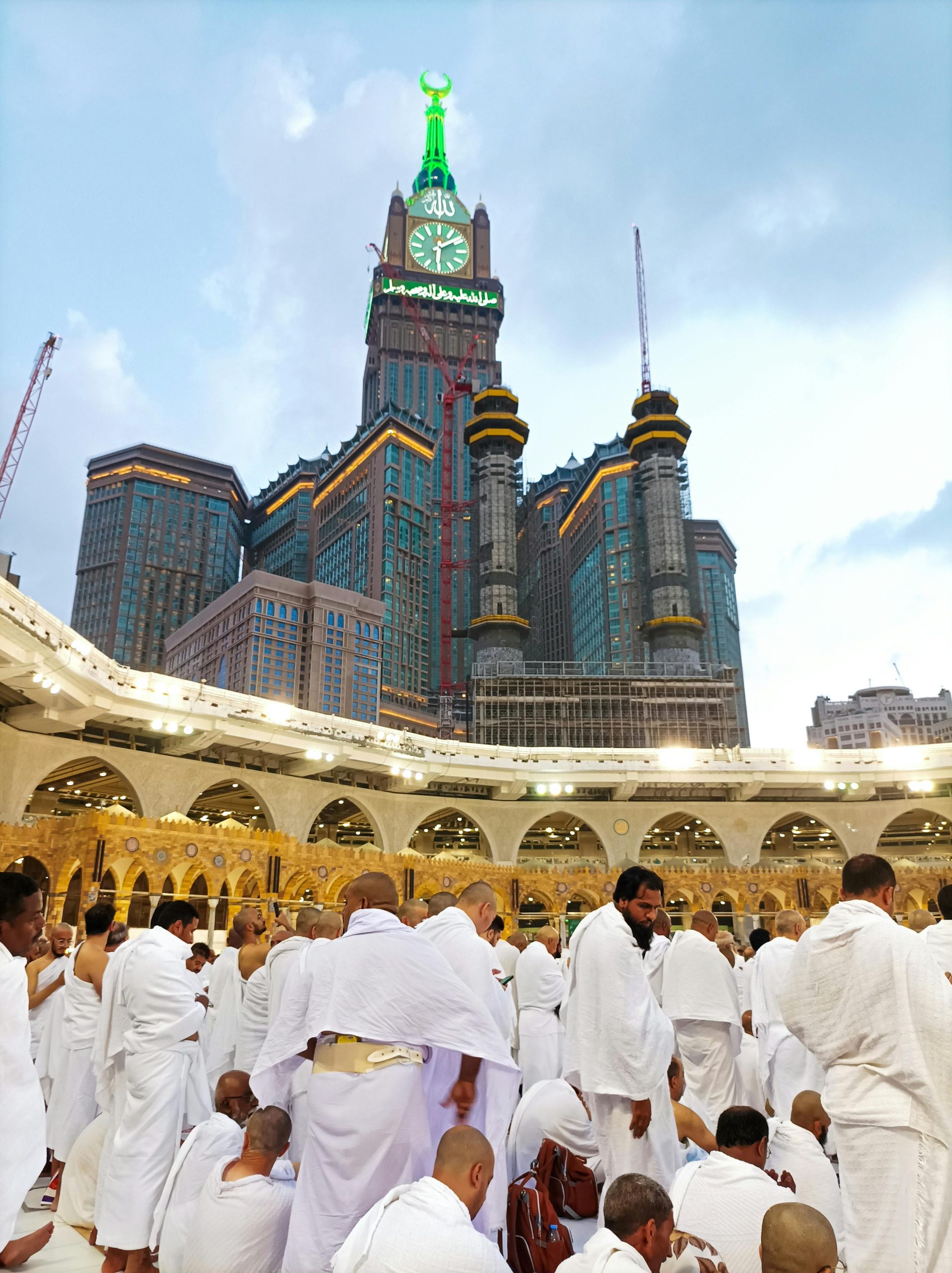 Pilgrims performing tawaf around the Kaaba during after choosing Umrah pilgrimage package