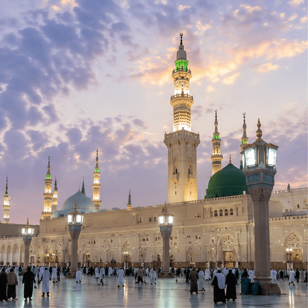 Pilgrims visiting Masjid Nabawi in Madinah included in the Standard Umrah package